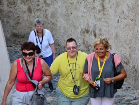 Monique et ses clients dans la citadelle de Calvi en Corse
