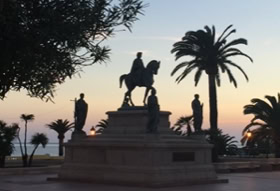 Statue représentant Napoléon 1er et ses frères, située sur la Place De Gaulle à Ajaccio en Corse ©MadoZiruddu 