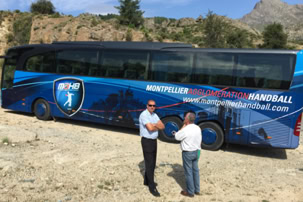 autocars de tourisme sur les routes de Corse