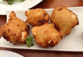 Beignets salés au fromage frais corse ©MadoZiruddu 
