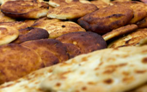 les faculelle sont des spécialités sucrées de Corté en Corse à base de Brocciu frais cuites au four sur une feuille de chataignier