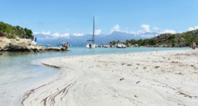 Vue du golfe de Saint Florent, anse de Fiume Santu, en Corse ©MadoZiruddu